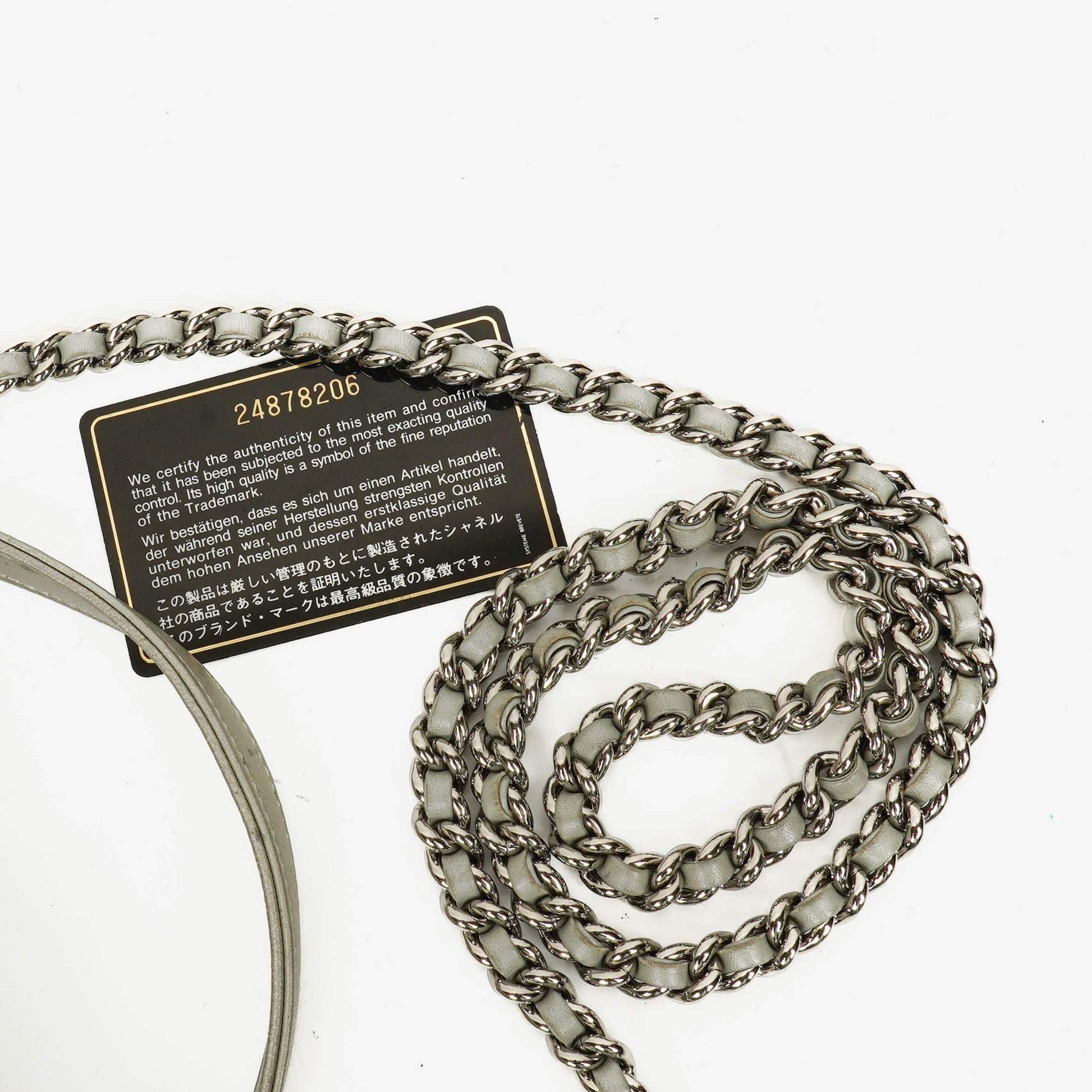 Chanel Medium Flap Bag aus silbernem gestepptem Knit Pluto Glitter