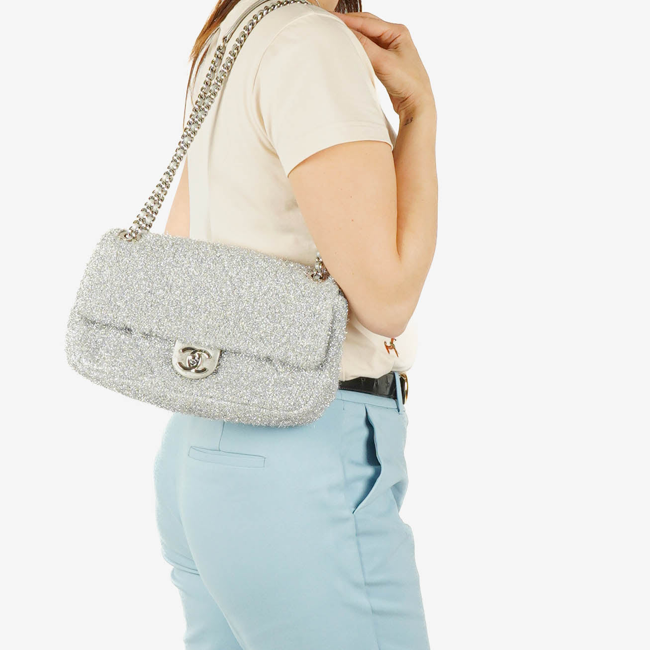 Chanel Medium Flap Bag aus silbernem gestepptem Knit Pluto Glitter