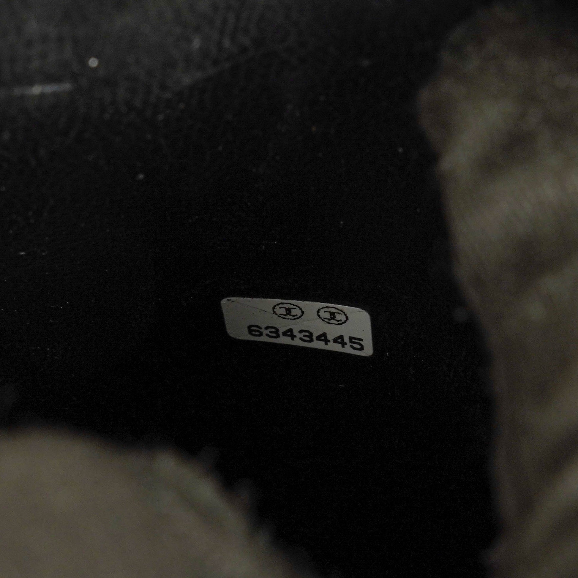 Chanel Vanity Case aus schwarzem Caviar-Leder