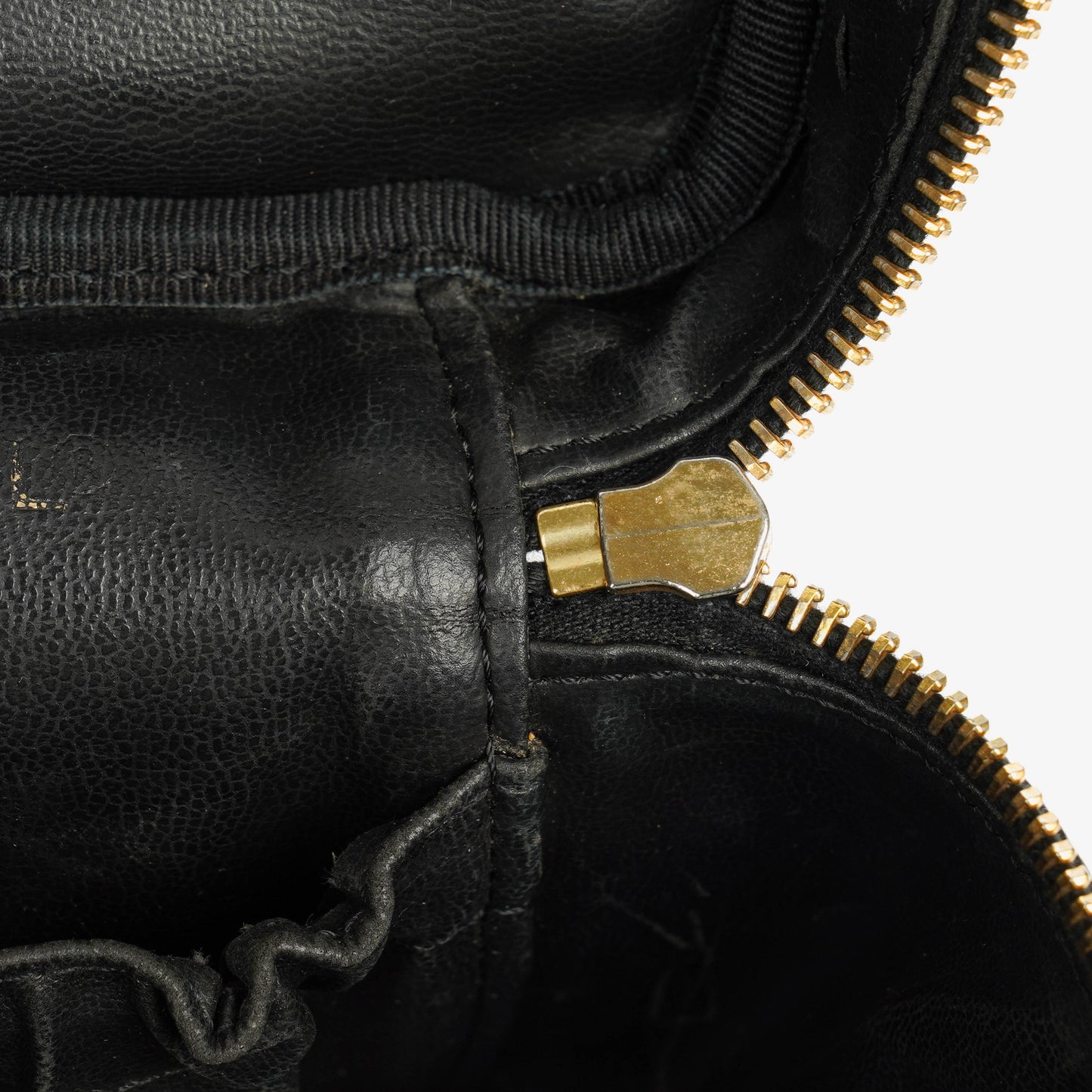 Chanel Vanity Case aus schwarzem Caviar-Leder