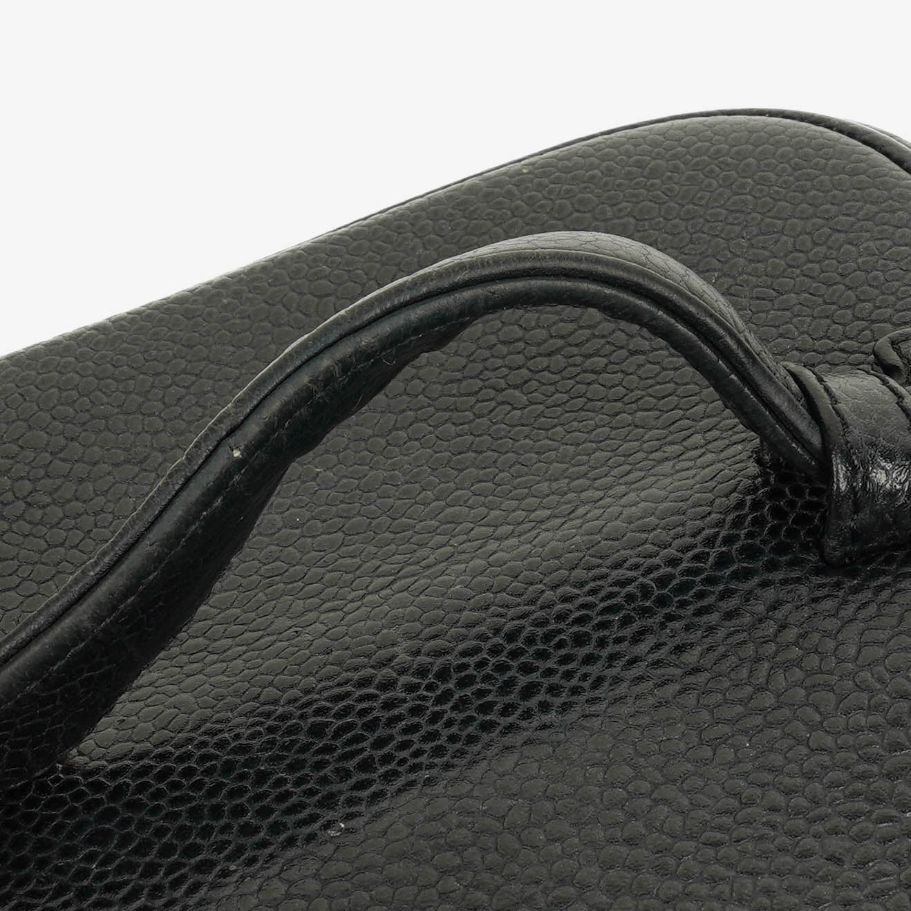 Chanel Vanity Case aus schwarzem Caviar-Leder