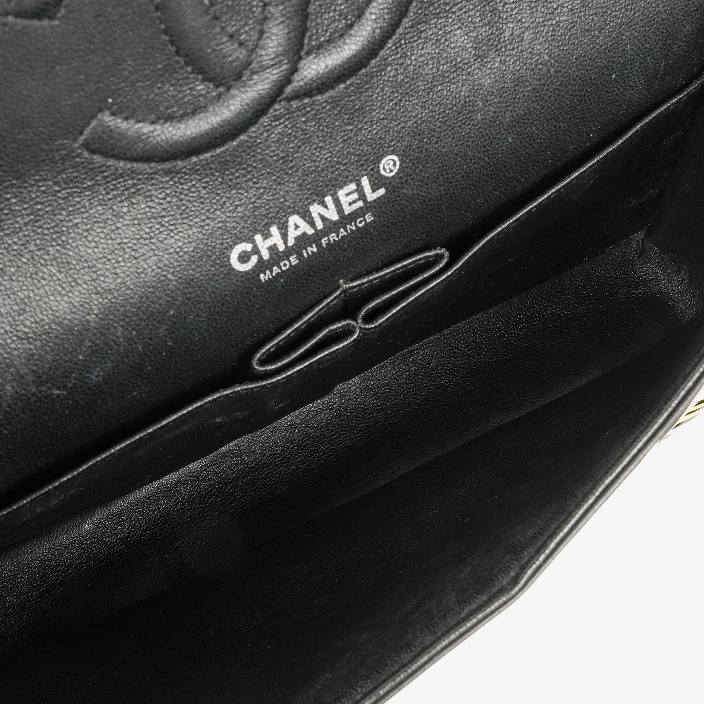 Chanel Timeless Classic Double Flap Tasche aus gestreiftem Lackleder mit silberfarbenen Beschlägen