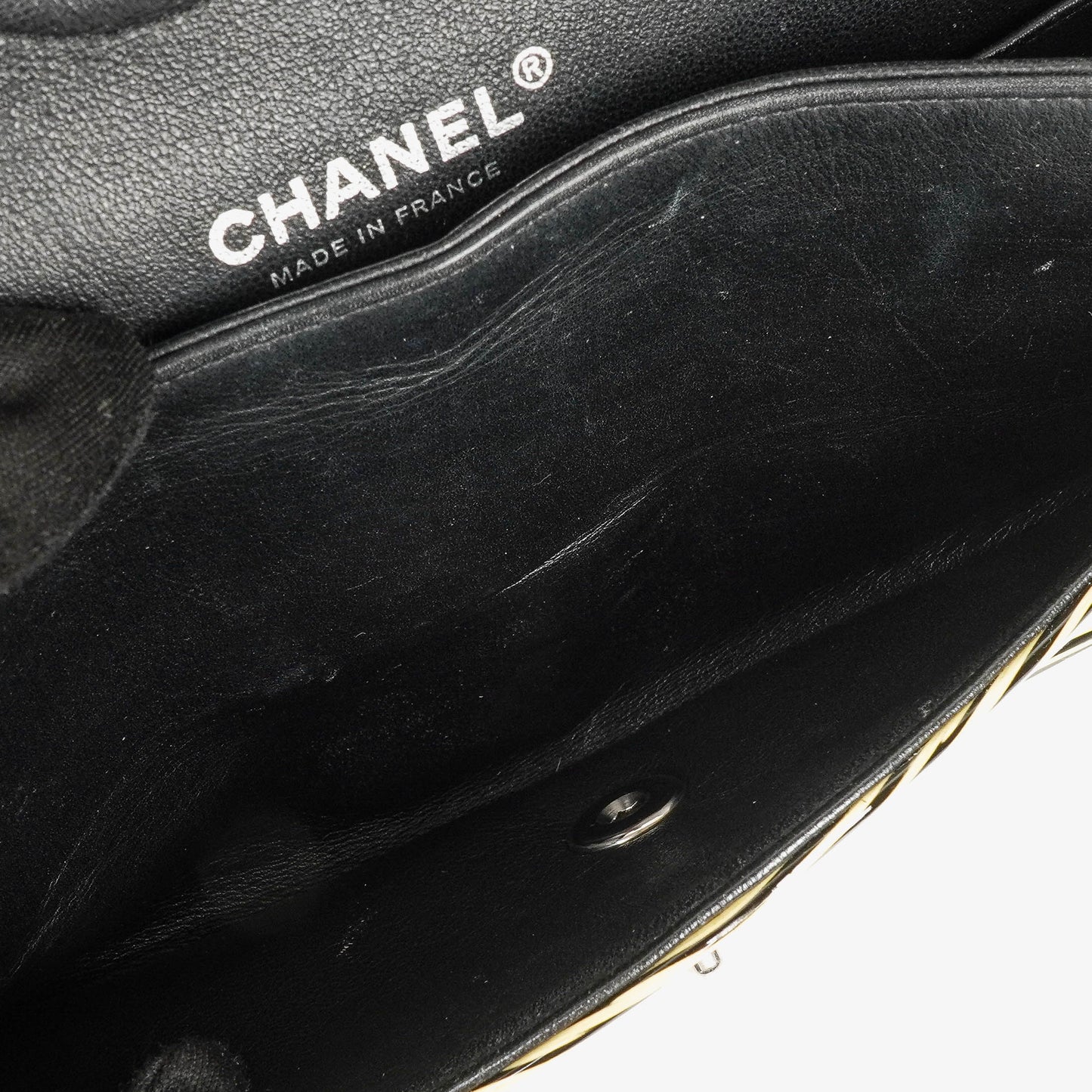 Chanel Timeless Classic Double Flap Tasche aus gestreiftem Lackleder mit silberfarbenen Beschlägen