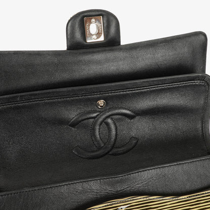Chanel Timeless Classic Double Flap Tasche aus gestreiftem Lackleder mit silberfarbenen Beschlägen