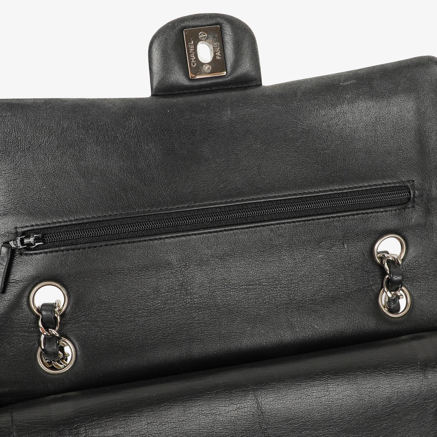 Chanel Timeless Classic Double Flap Tasche aus gestreiftem Lackleder mit silberfarbenen Beschlägen