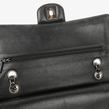Chanel Timeless Classic Double Flap Tasche aus gestreiftem Lackleder mit silberfarbenen Beschlägen