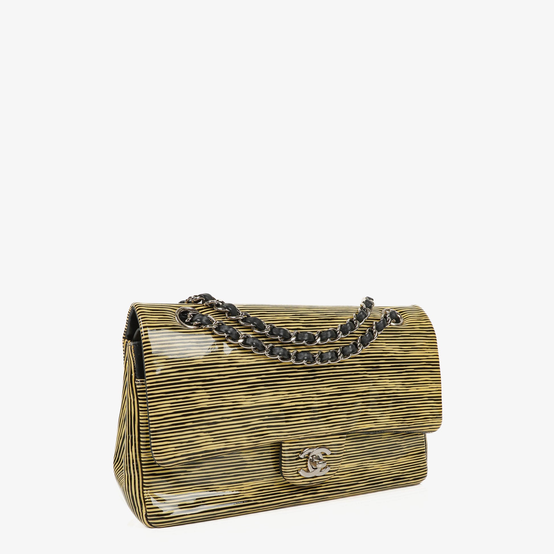Chanel Timeless Classic Double Flap Tasche aus gestreiftem Lackleder mit silberfarbenen Beschlägen