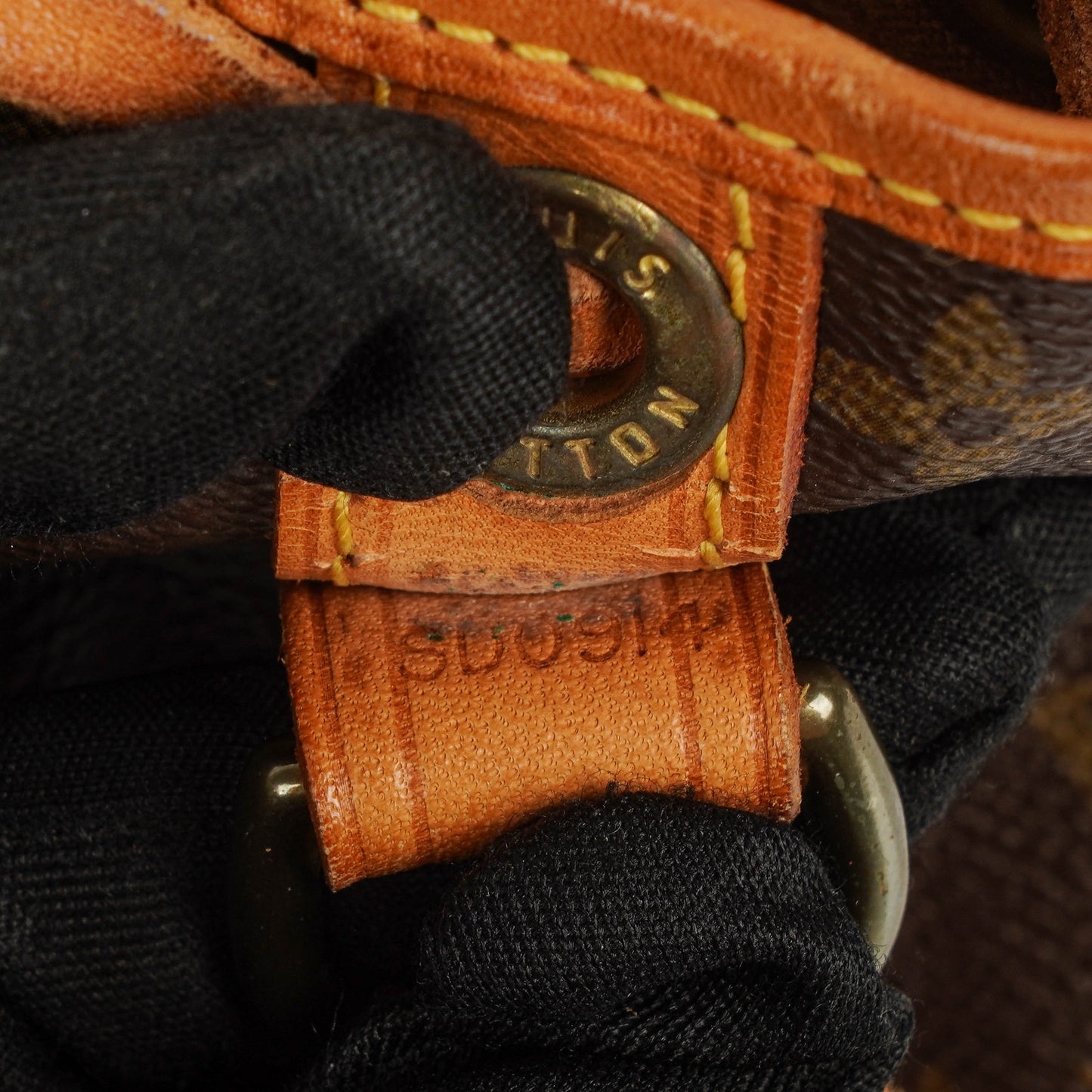 Louis Vuitton Petit Noé Schultertasche aus Monogram Canvas