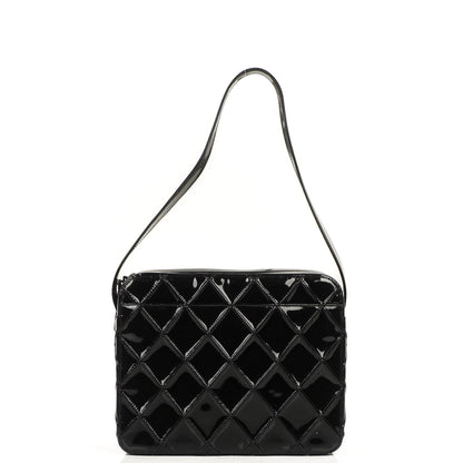 Chanel Diamond Stitch Schultertasche aus schwarzem gestepptem Lackleder