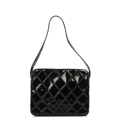 Chanel Diamond Stitch Schultertasche aus schwarzem gestepptem Lackleder