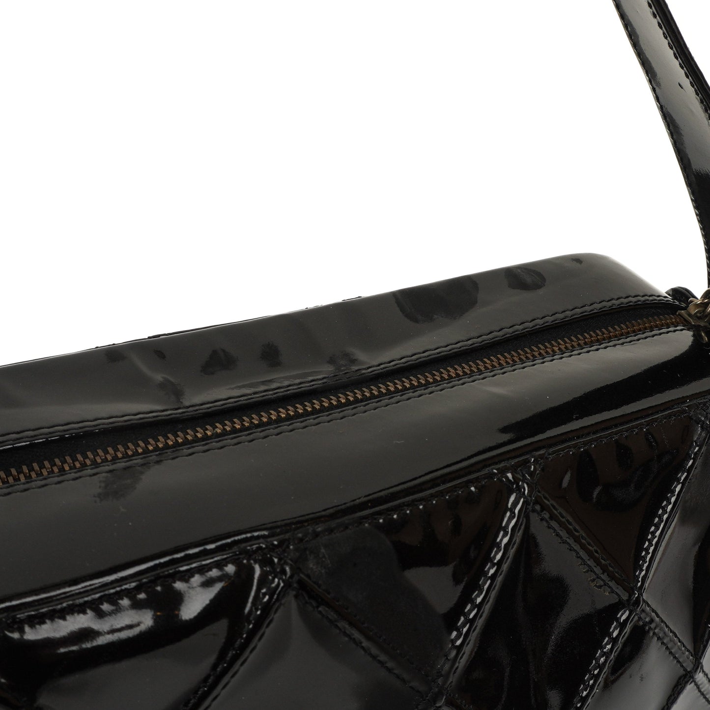 Chanel Diamond Stitch Schultertasche aus schwarzem gestepptem Lackleder