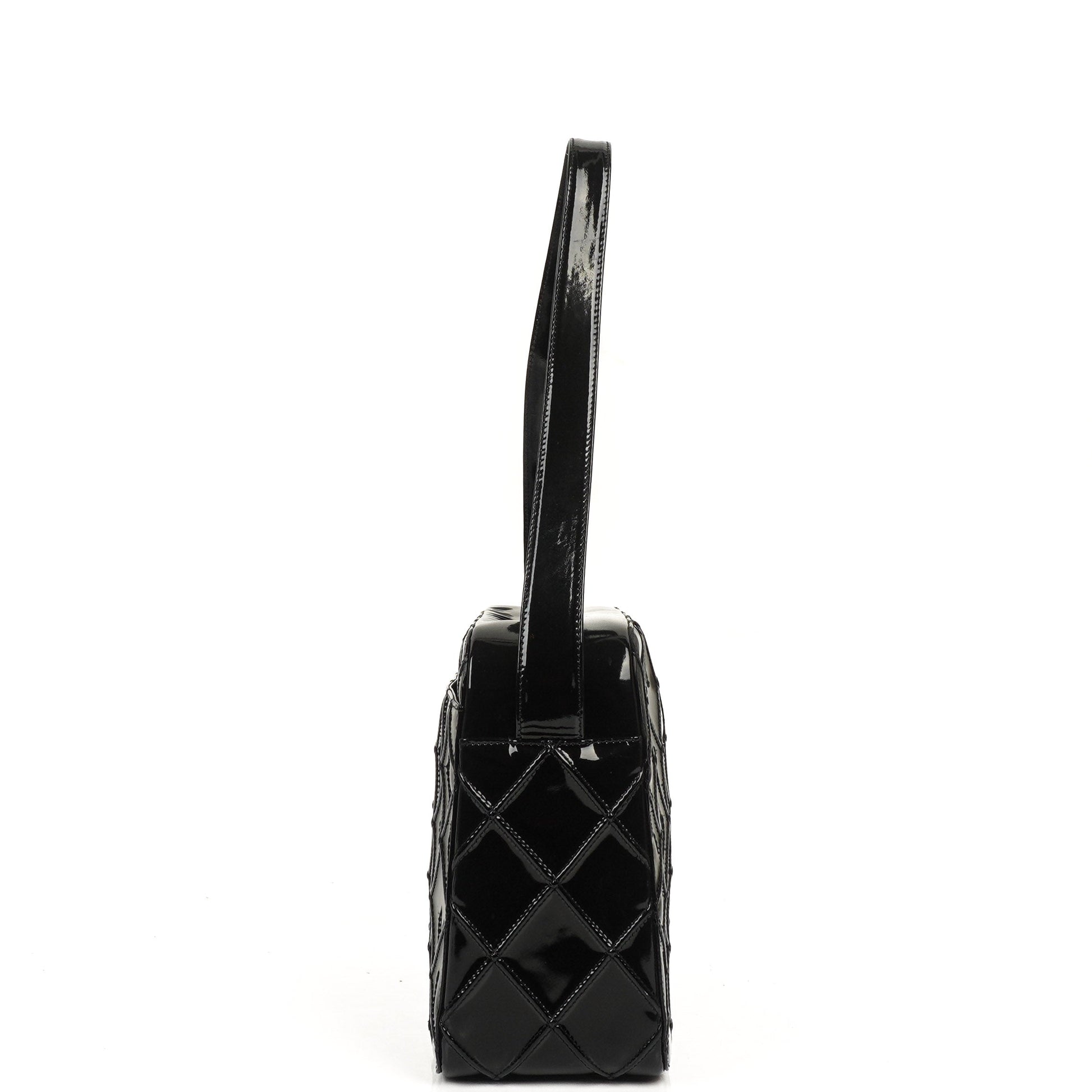 Chanel Diamond Stitch Schultertasche aus schwarzem gestepptem Lackleder
