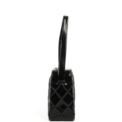 Chanel Diamond Stitch Schultertasche aus schwarzem gestepptem Lackleder