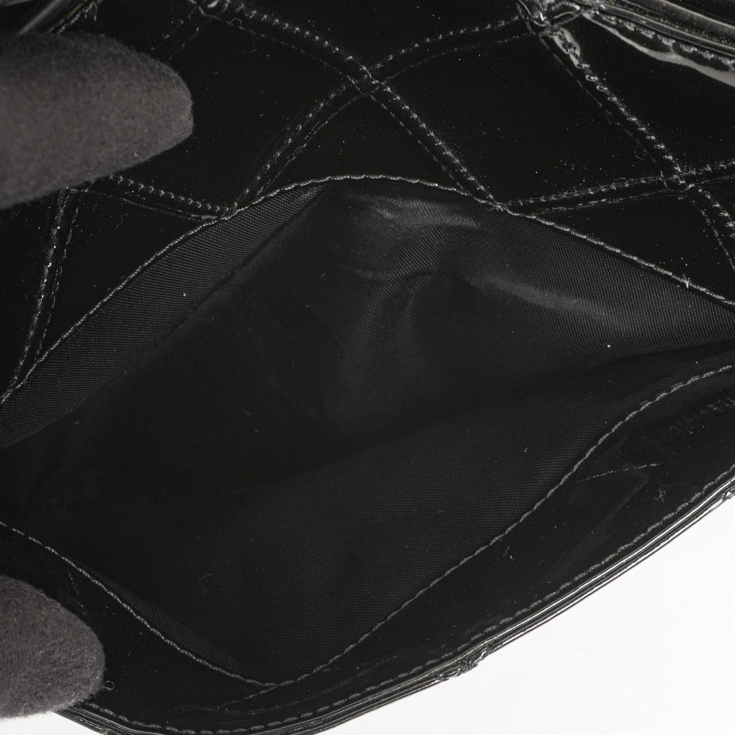 Chanel Diamond Stitch Schultertasche aus schwarzem gestepptem Lackleder