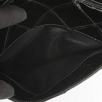 Chanel Diamond Stitch Schultertasche aus schwarzem gestepptem Lackleder