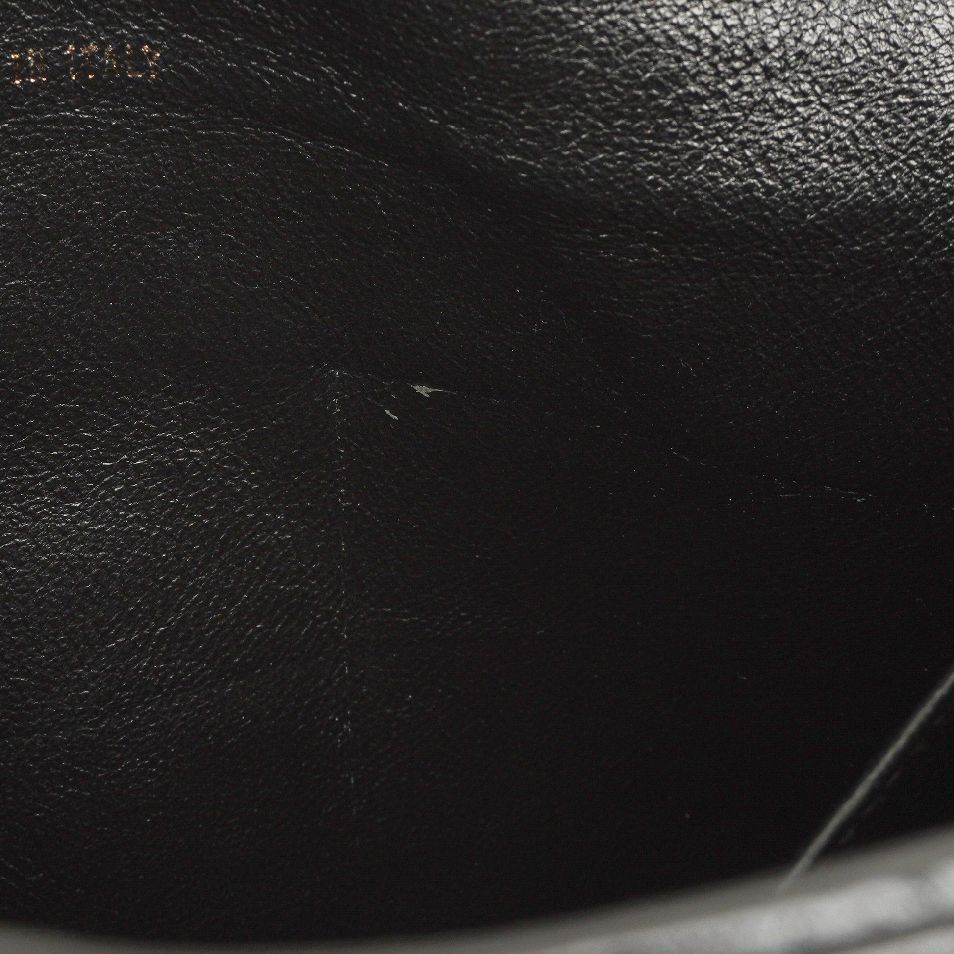 Chanel Diamond Stitch Schultertasche aus schwarzem gestepptem Lackleder