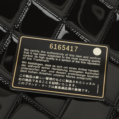 Chanel Diamond Stitch Schultertasche aus schwarzem gestepptem Lackleder
