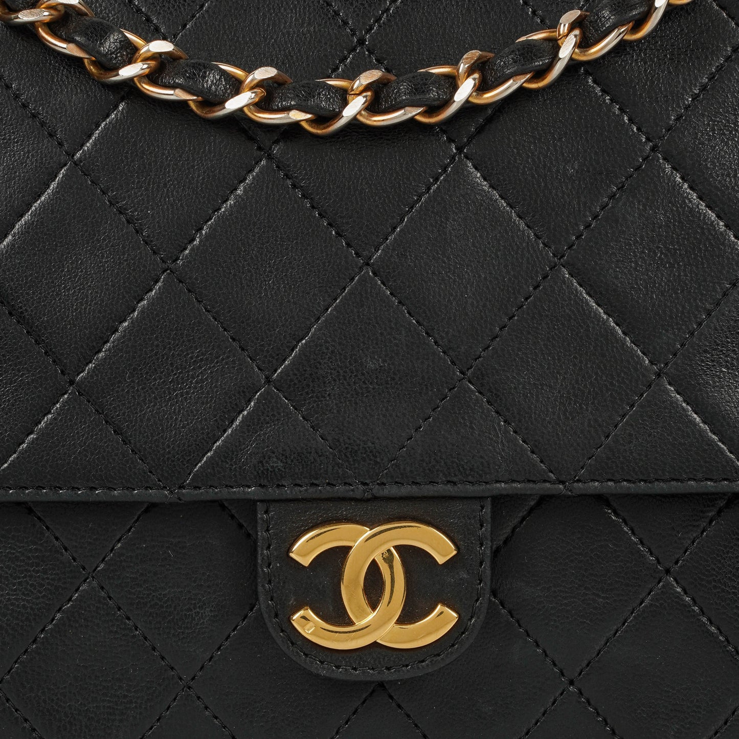 Chanel Kleine Classic Single Flap Tasche aus schwarzem gestepptem Lammleder mit 24K vergoldeten Beschlägen