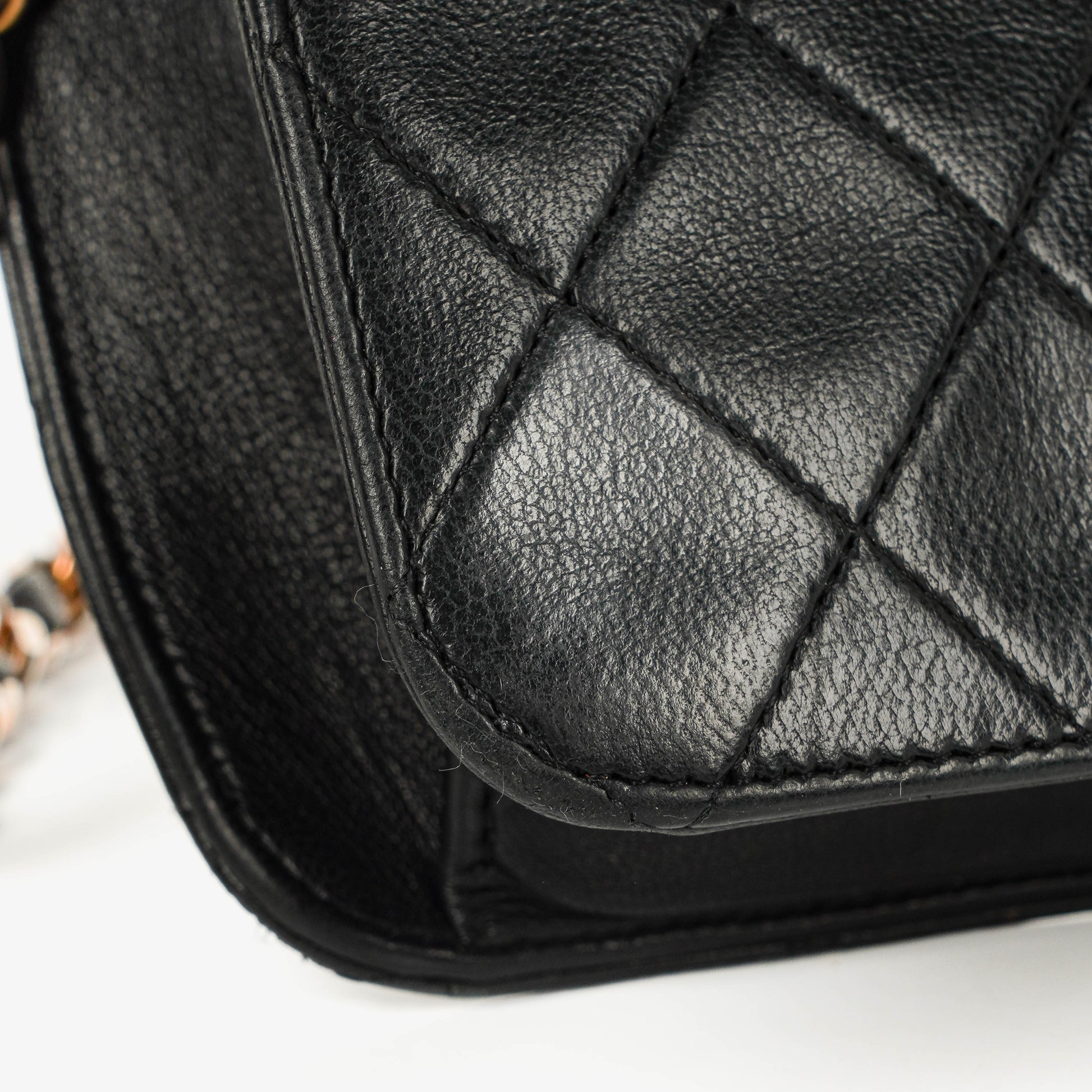 Chanel Kleine Classic Single Flap Tasche aus schwarzem gestepptem Lammleder mit 24K vergoldeten Beschlägen
