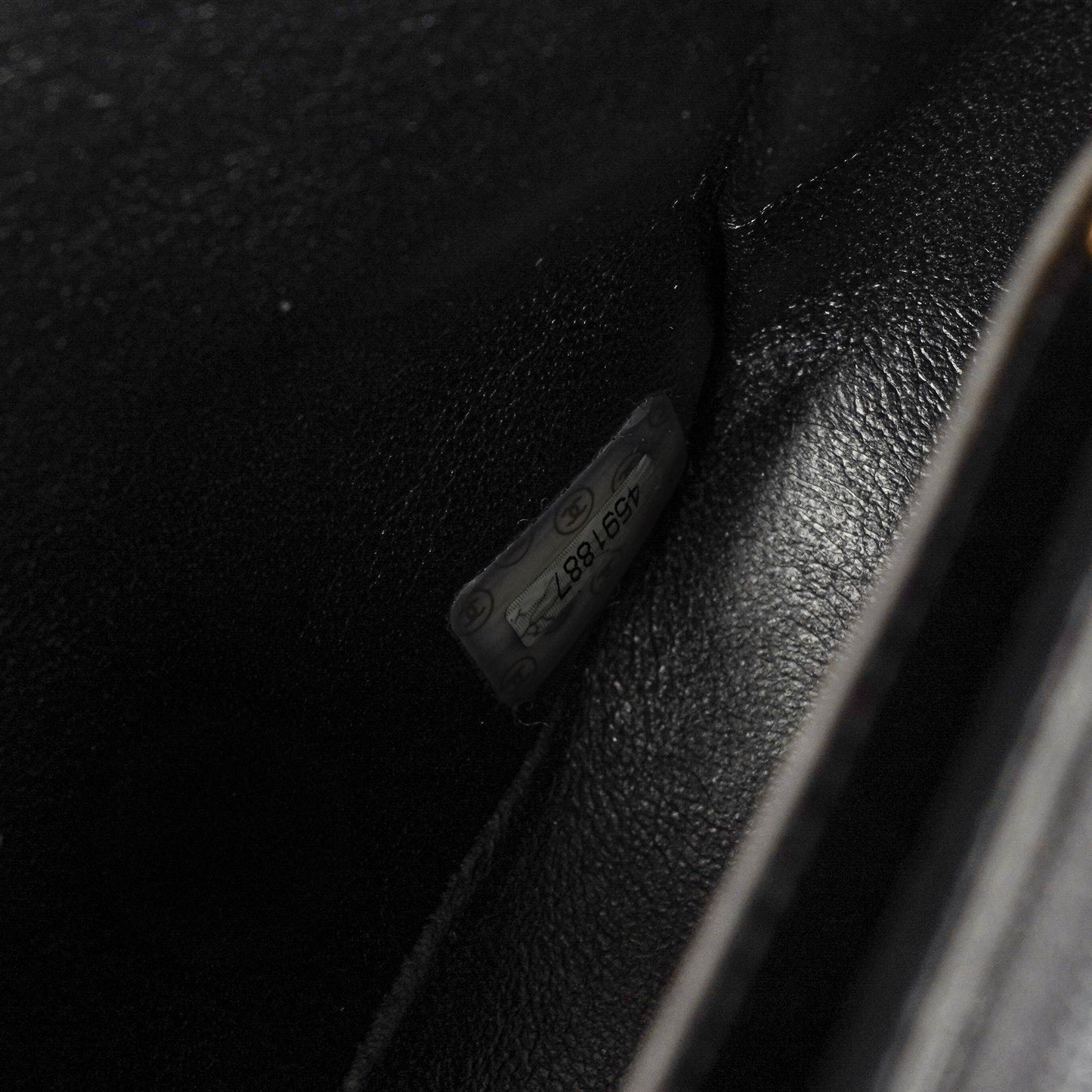 Chanel Single Flap Tasche aus schwarzem gestepptem Lackleder mit 24K vergoldeten Beschlägen