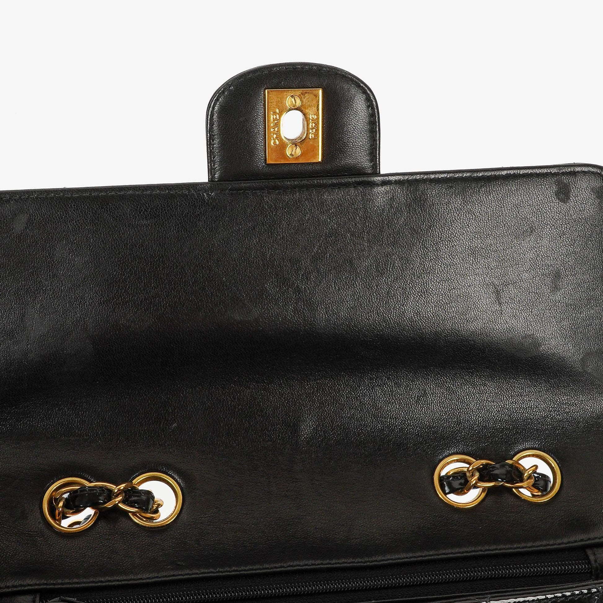 Chanel Single Flap Tasche aus schwarzem gestepptem Lackleder mit 24K vergoldeten Beschlägen
