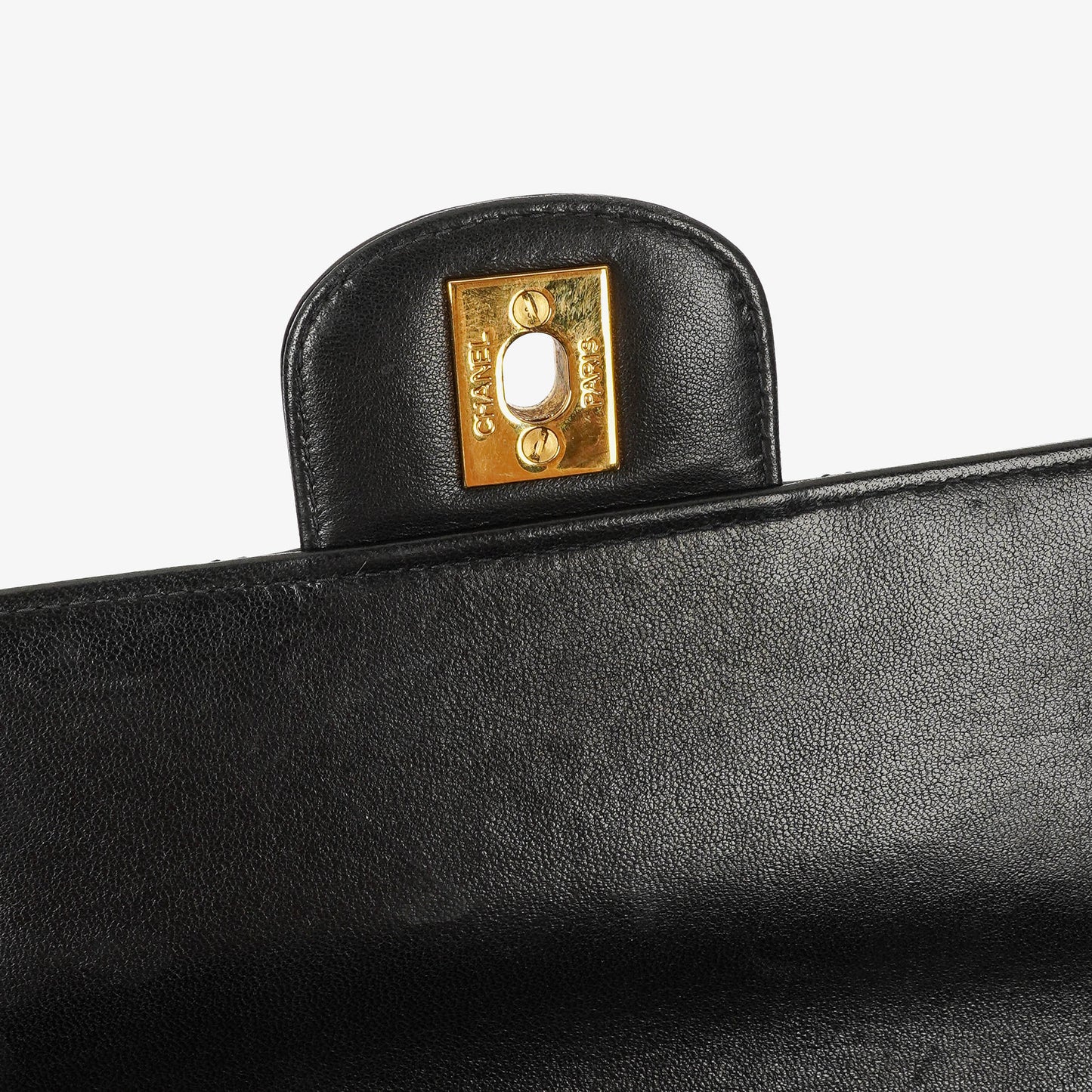 Chanel Single Flap Tasche aus schwarzem gestepptem Lackleder mit 24K vergoldeten Beschlägen