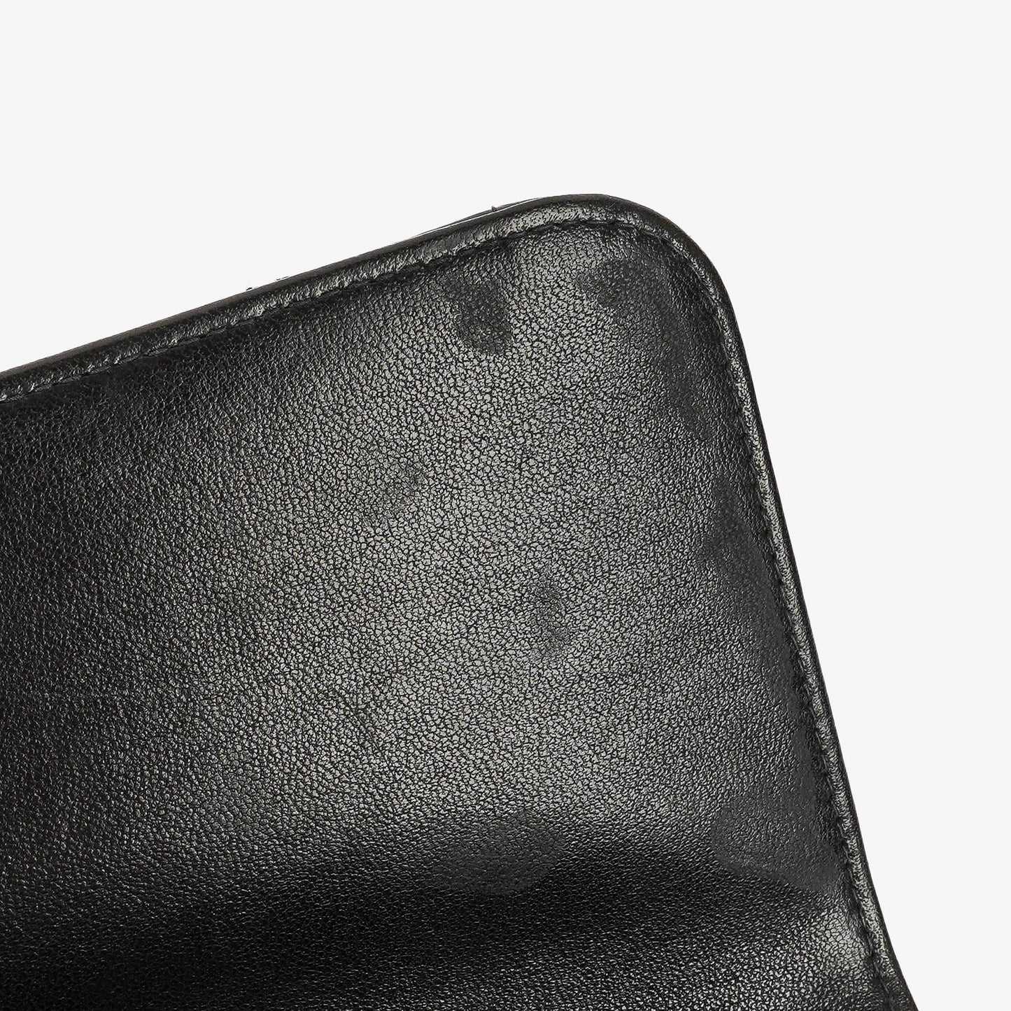 Chanel Single Flap Tasche aus schwarzem gestepptem Lackleder mit 24K vergoldeten Beschlägen