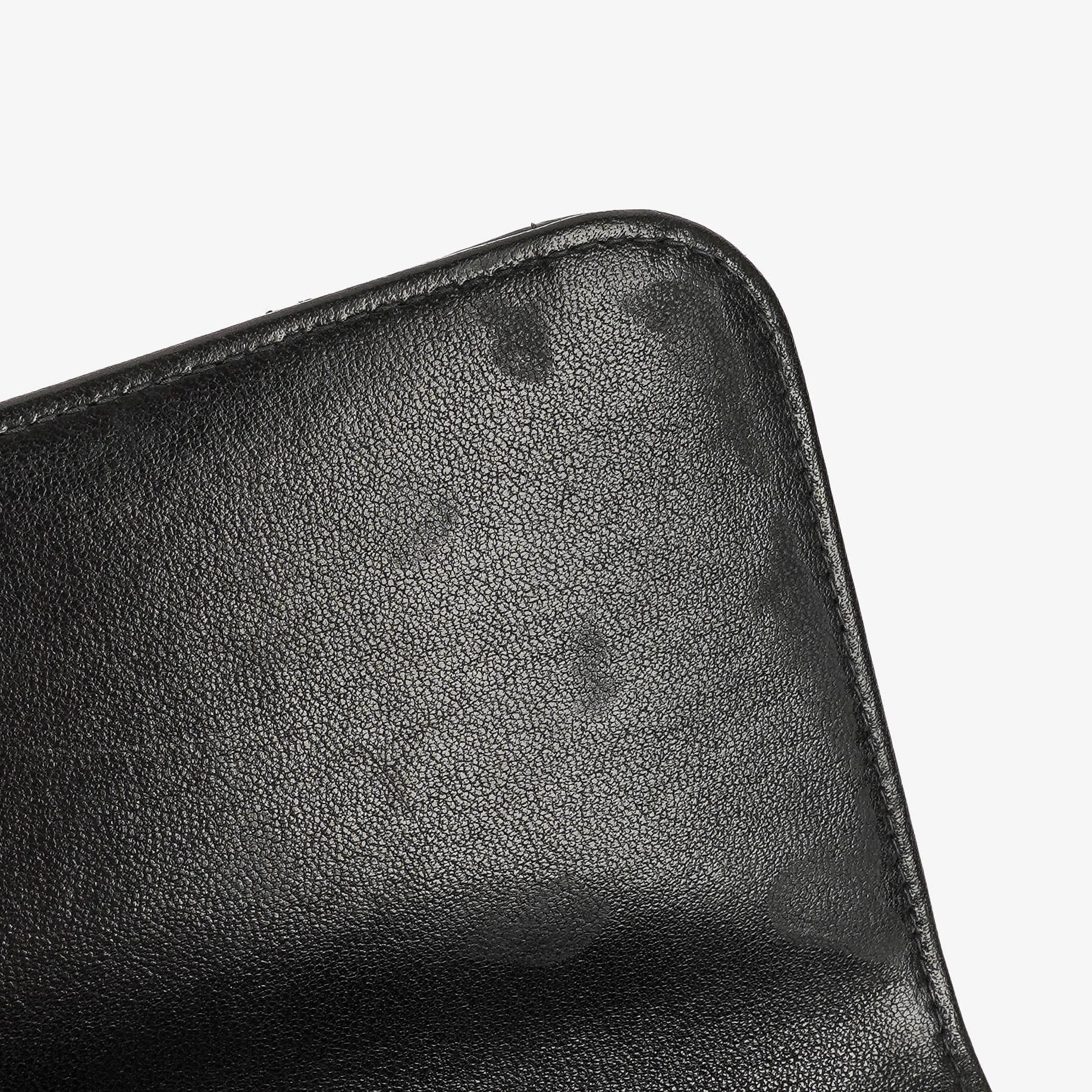 Chanel Single Flap Tasche aus schwarzem gestepptem Lackleder mit 24K vergoldeten Beschlägen