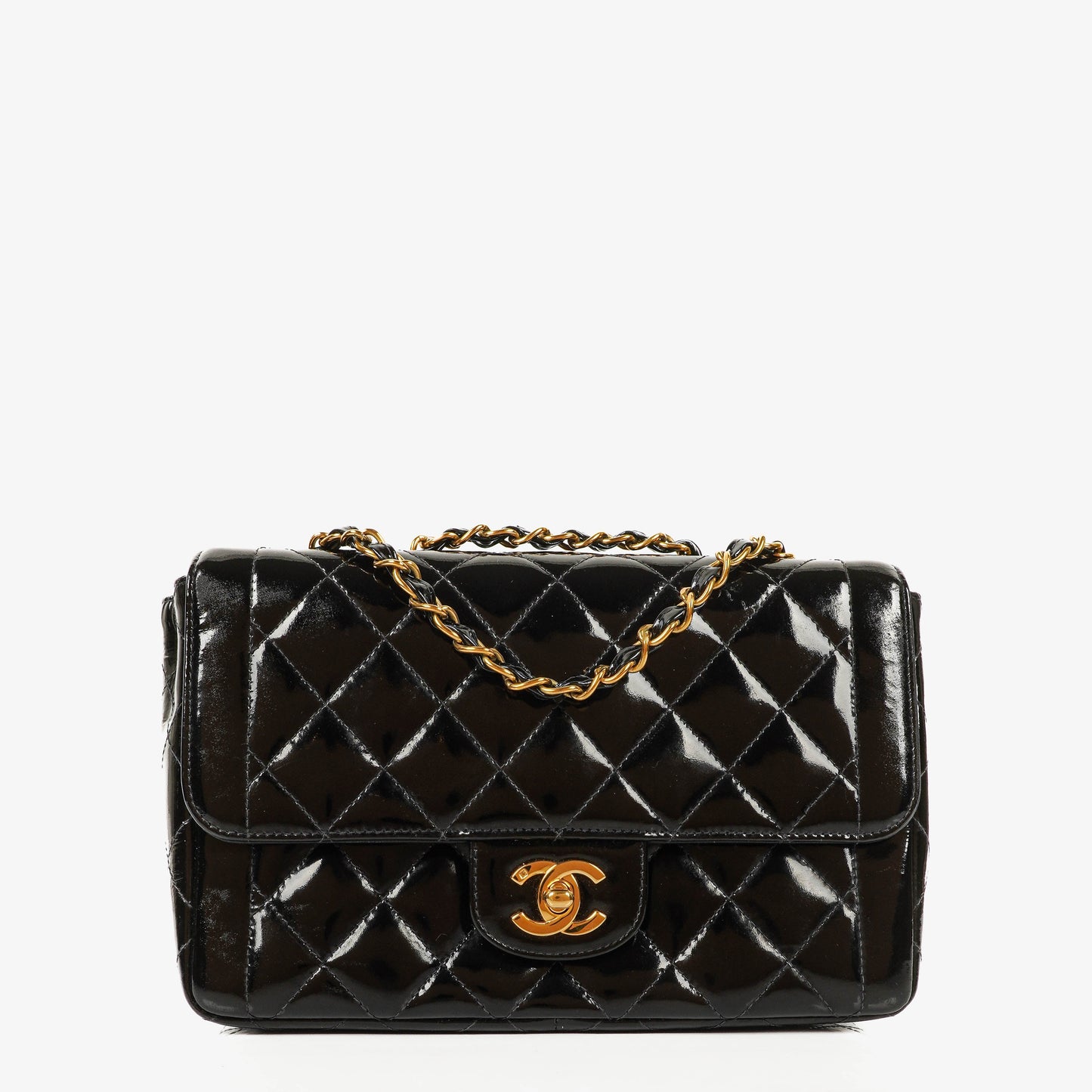 Chanel Single Flap Tasche aus schwarzem gestepptem Lackleder mit 24K vergoldeten Beschlägen