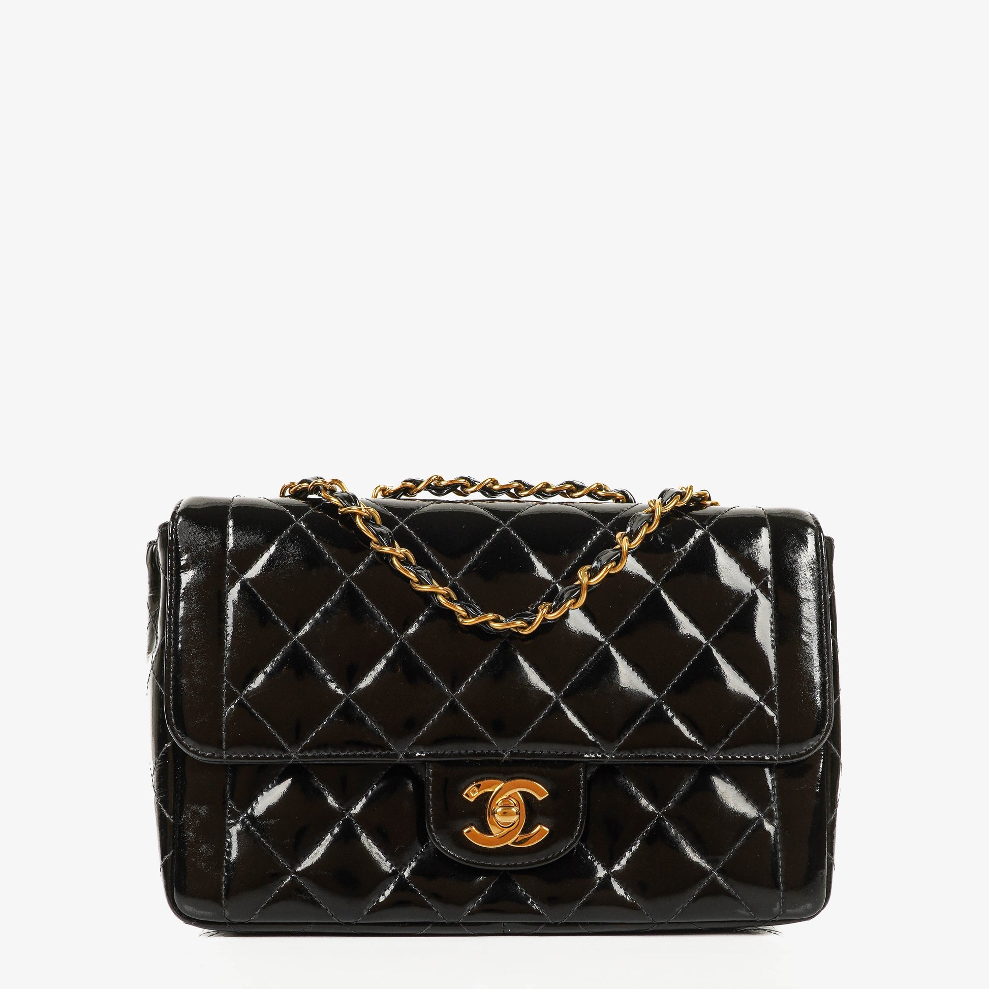 Chanel Single Flap Tasche aus schwarzem gestepptem Lackleder mit 24K vergoldeten Beschlägen