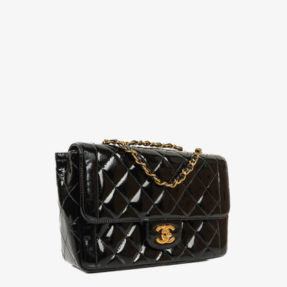 Chanel Single Flap Tasche aus schwarzem gestepptem Lackleder mit 24K vergoldeten Beschlägen
