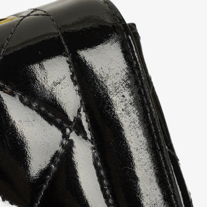 Chanel Single Flap Tasche aus schwarzem gestepptem Lackleder mit 24K vergoldeten Beschlägen