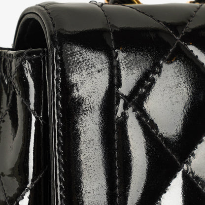 Chanel Single Flap Tasche aus schwarzem gestepptem Lackleder mit 24K vergoldeten Beschlägen