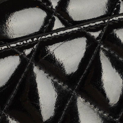 Chanel Single Flap Tasche aus schwarzem gestepptem Lackleder mit 24K vergoldeten Beschlägen