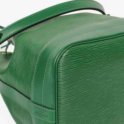 Louis Vuitton Noe Grande GM Schultertasche aus grünem Epi Leder