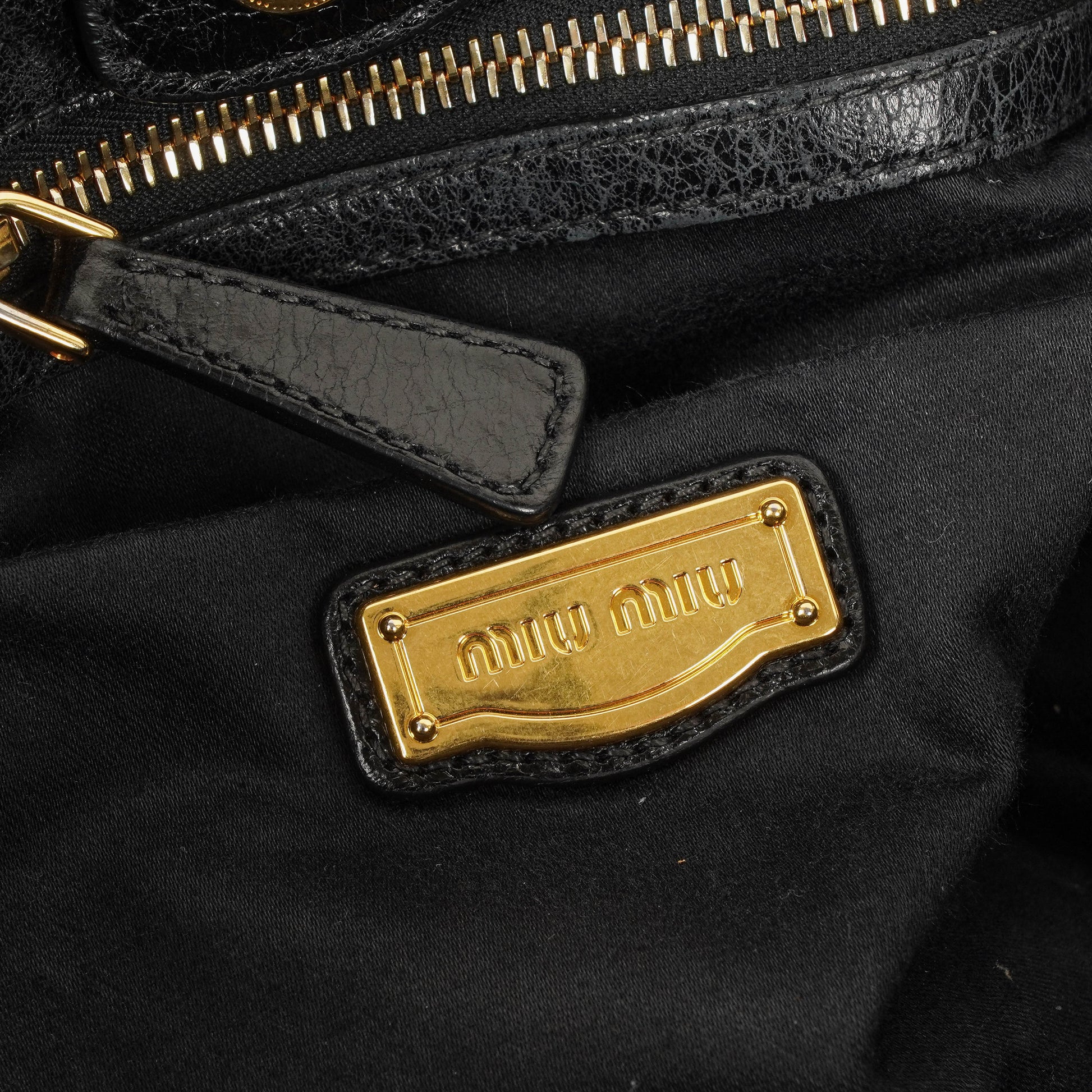 Miu Miu Vitello Satchel Tasche in Schwarz
