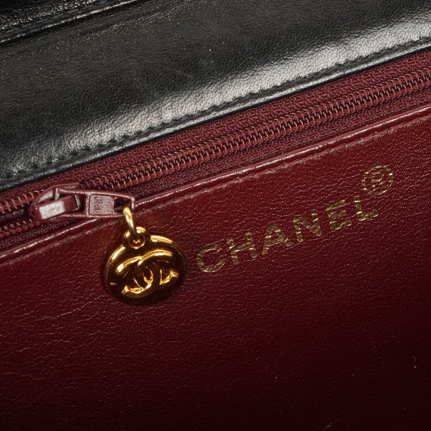 Chanel Medium Classic Single Flap Tasche aus schwarzem gestepptem Lammleder mit 24K vergoldeter Hardware
