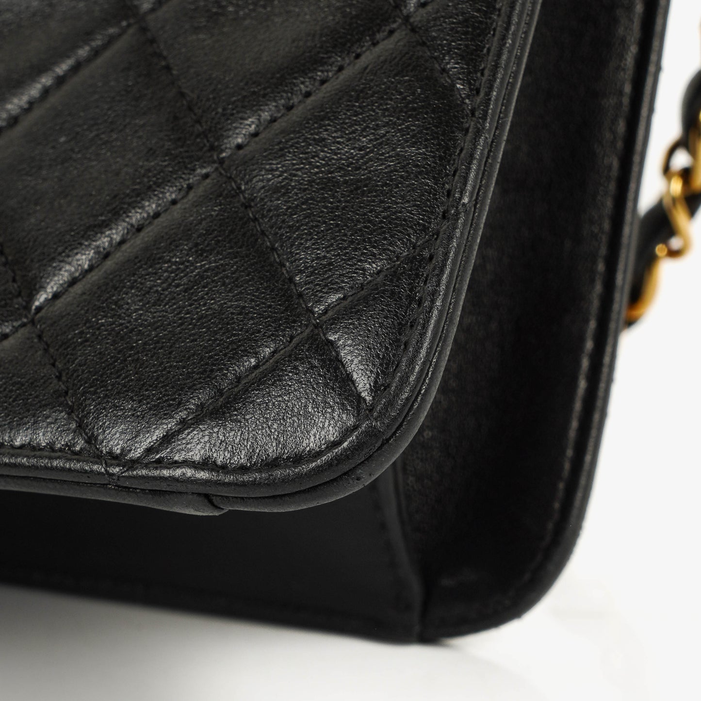 Chanel Medium Classic Single Flap Tasche aus schwarzem gestepptem Lammleder mit 24K vergoldeter Hardware