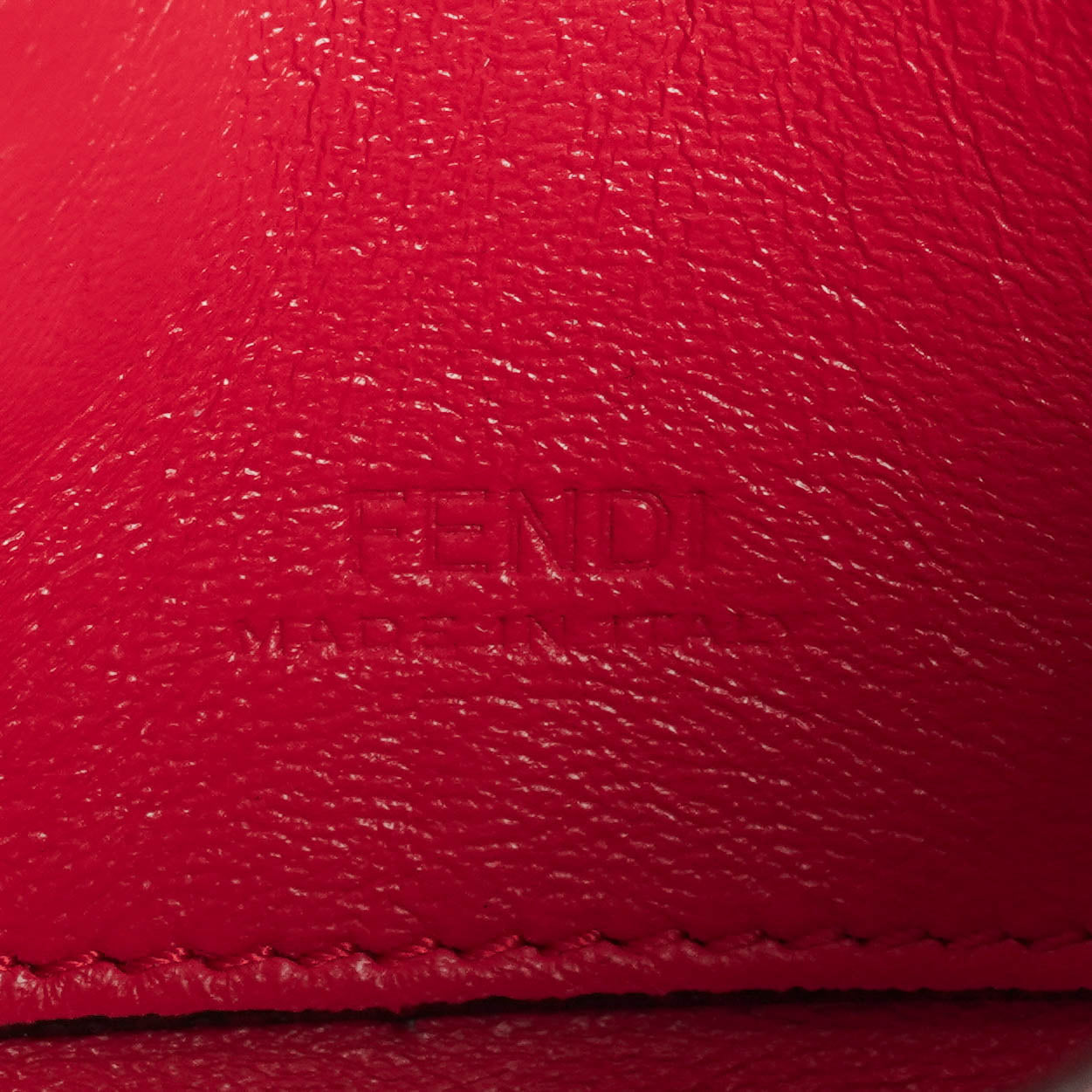 Fendi Vitello Century Opaco Nano Baguette Gürtel-Charm