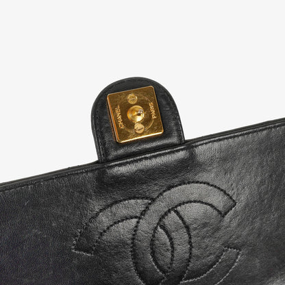 Chanel Medium Classic Single Flap Tasche aus schwarzem gestepptem Lammleder mit 24K vergoldeter Hardware