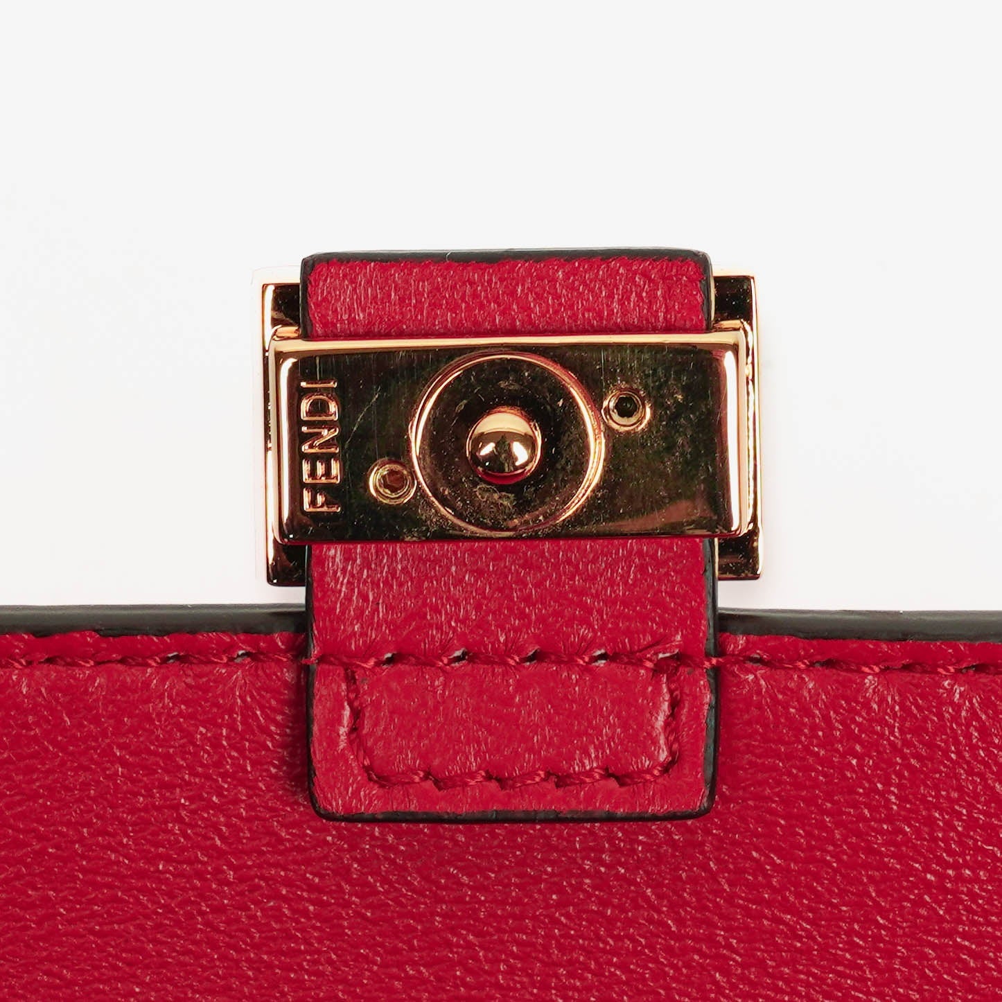 Fendi Vitello Century Opaco Nano Baguette Gürtel-Charm