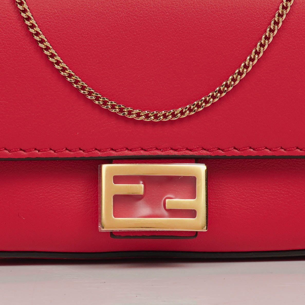 Fendi Vitello Century Opaco Nano Baguette Gürtel-Charm