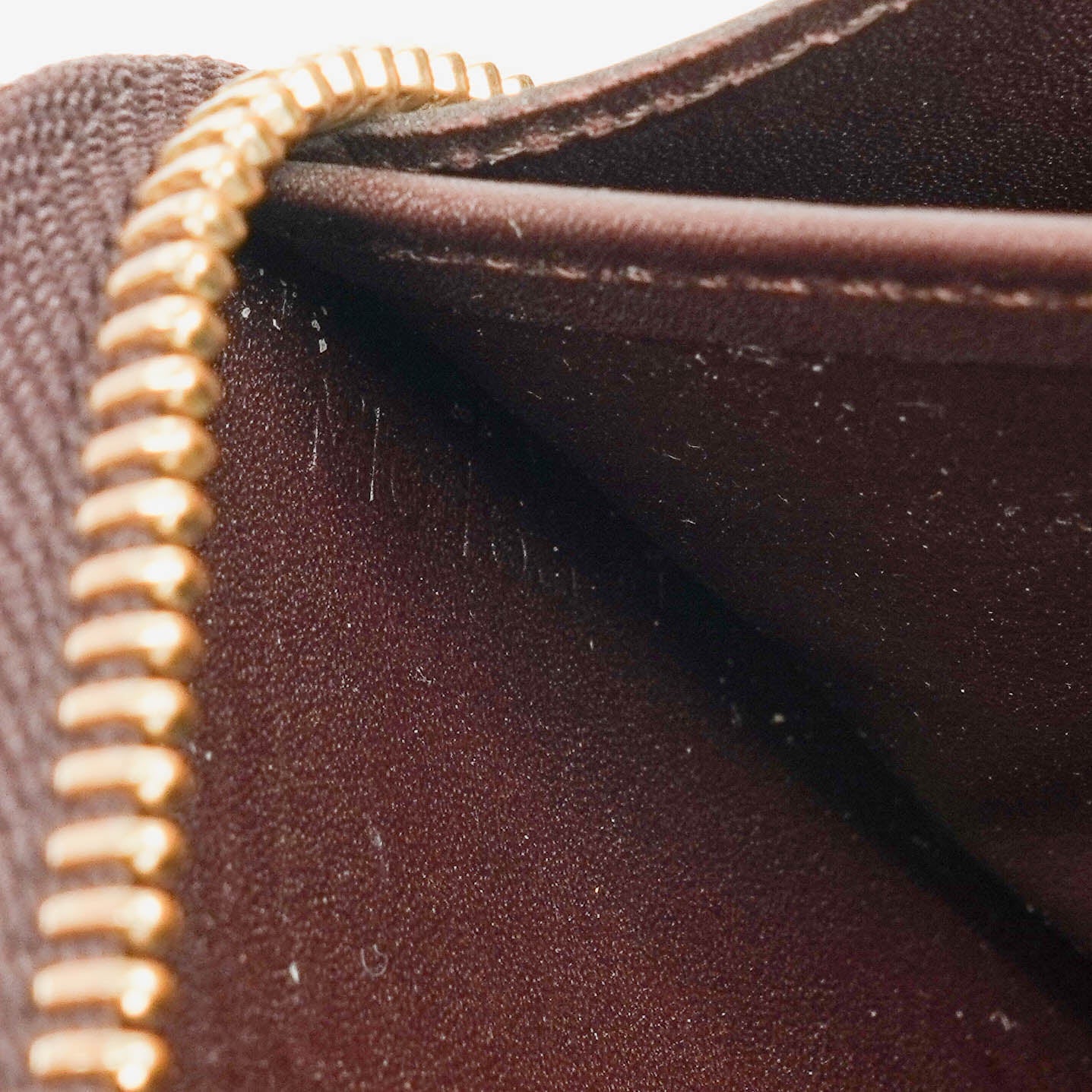 Louis Vuitton Amarante Vernis Zippy Portemonnaie
