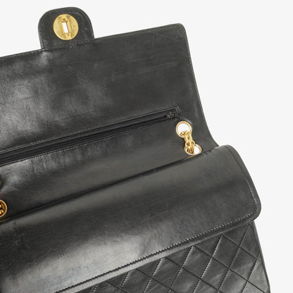 Chanel Vintage Medium Timeless Classic Double Flap Tasche aus schwarzem gestepptem Lammleder mit 24K vergoldeter Hardware und Mademoiselle-Kette