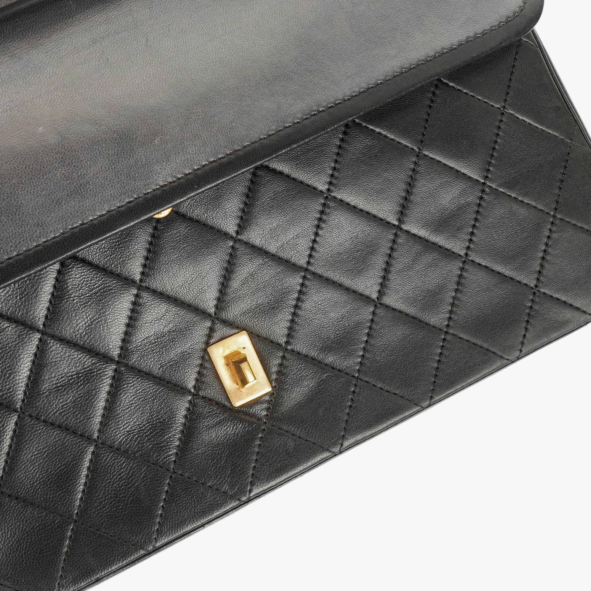 Chanel Vintage Medium Timeless Classic Double Flap Tasche aus schwarzem gestepptem Lammleder mit 24K vergoldeter Hardware und Mademoiselle-Kette