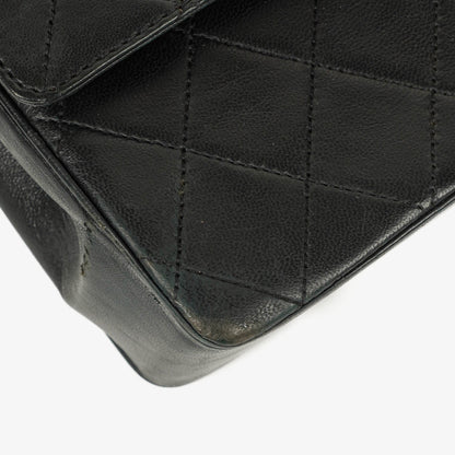 Chanel Vintage Medium Timeless Classic Double Flap Tasche aus schwarzem gestepptem Lammleder mit 24K vergoldeter Hardware und Mademoiselle-Kette