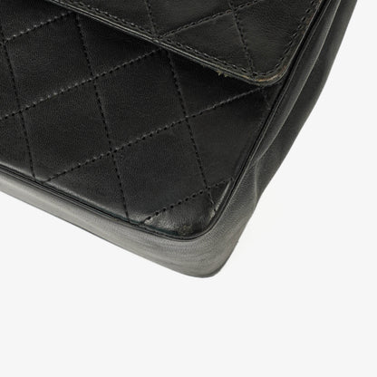 Chanel Vintage Medium Timeless Classic Double Flap Tasche aus schwarzem gestepptem Lammleder mit 24K vergoldeter Hardware und Mademoiselle-Kette