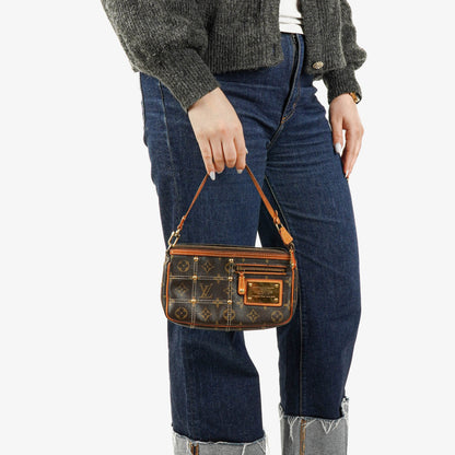 Louis Vuitton Riveting Limited Edition Pochette Accessories Clutch aus Monogram beschichtetem Canvas