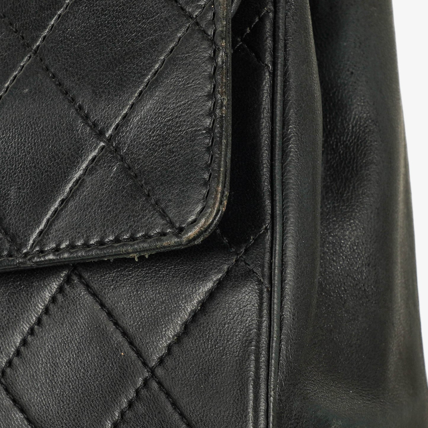 Chanel Vintage Medium Timeless Classic Double Flap Tasche aus schwarzem gestepptem Lammleder mit 24K vergoldeter Hardware und Mademoiselle-Kette