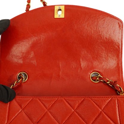 Chanel Vintage Small Diana Flap Tasche aus rotem gestepptem Leder mit 24K vergoldeten Beschlägen